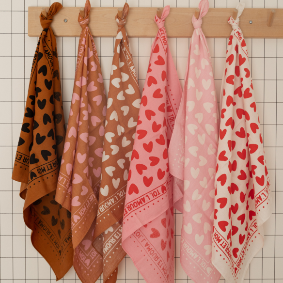 Foulard coeurs 55cm