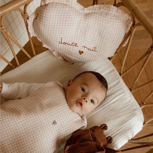 mobile coeur bruits blancs gaze de coton carreaux