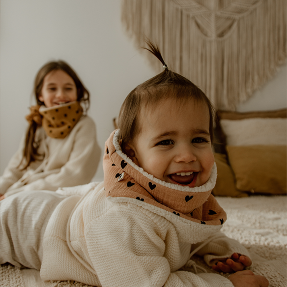 snood bébé enfant gaze coeurs beige moumoute