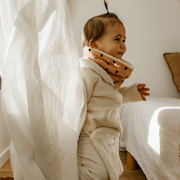 snood bébé enfant gaze coeurs rose moumoute