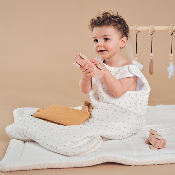 gigoteuse gaze de coton motifs coeurs